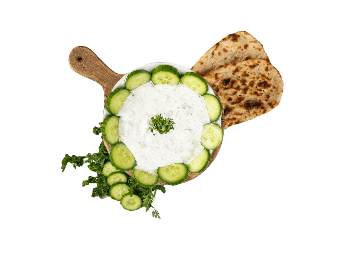 ماست و خیار به همراه نان